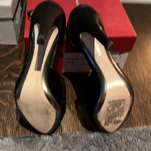 Black satin Salvatore Ferragamo shoes 37 - Picture 4 of 5